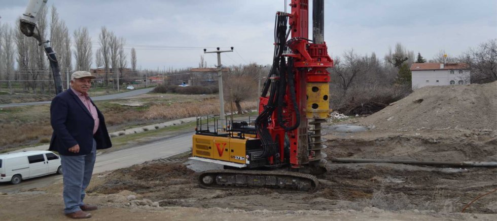 BOR’DA İLK KEZ FORE KAZIK YÖNTEMİYLE BİNA İNŞA EDİLİYOR