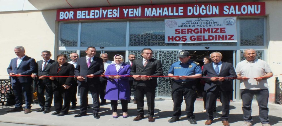 BOR HALK EĞİTİMİ MERKEZİ YIL SONU SERGİSİ YOĞUN KATILIMLA AÇILDI