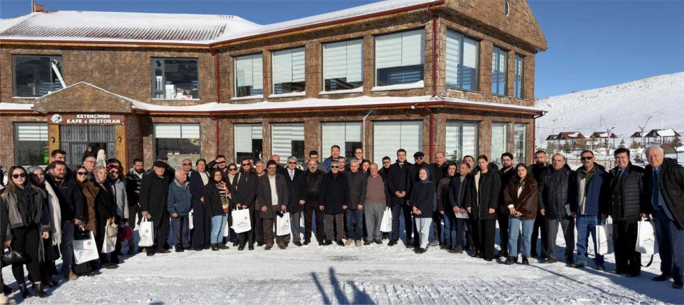 VALİ ÇELİK GAZETECİLER GÜNÜNDE BASIN MENSUPLARIYLA VEDALAŞTI