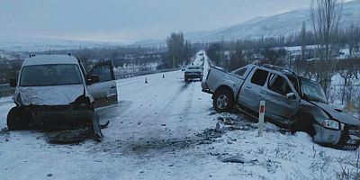 Çamardı Bademdere yolunda kaza 4 yaralı