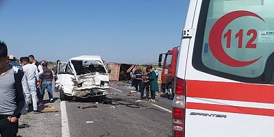 Kamyonla, Minibüs Çarpıştı: 6’sı Ağır 7 Yaralı