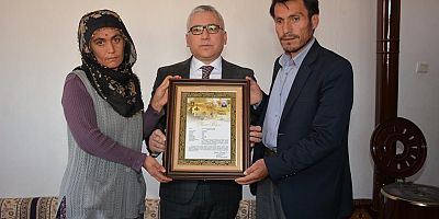 NİĞDE’DE ŞEHİT AİLESİNE ŞEHADET BELGESİ VERİLDİ 