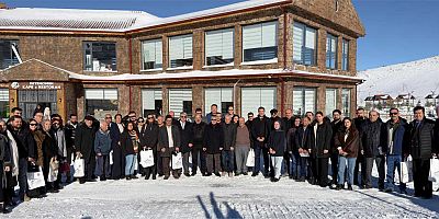 VALİ ÇELİK GAZETECİLER GÜNÜNDE BASIN MENSUPLARIYLA VEDALAŞTI